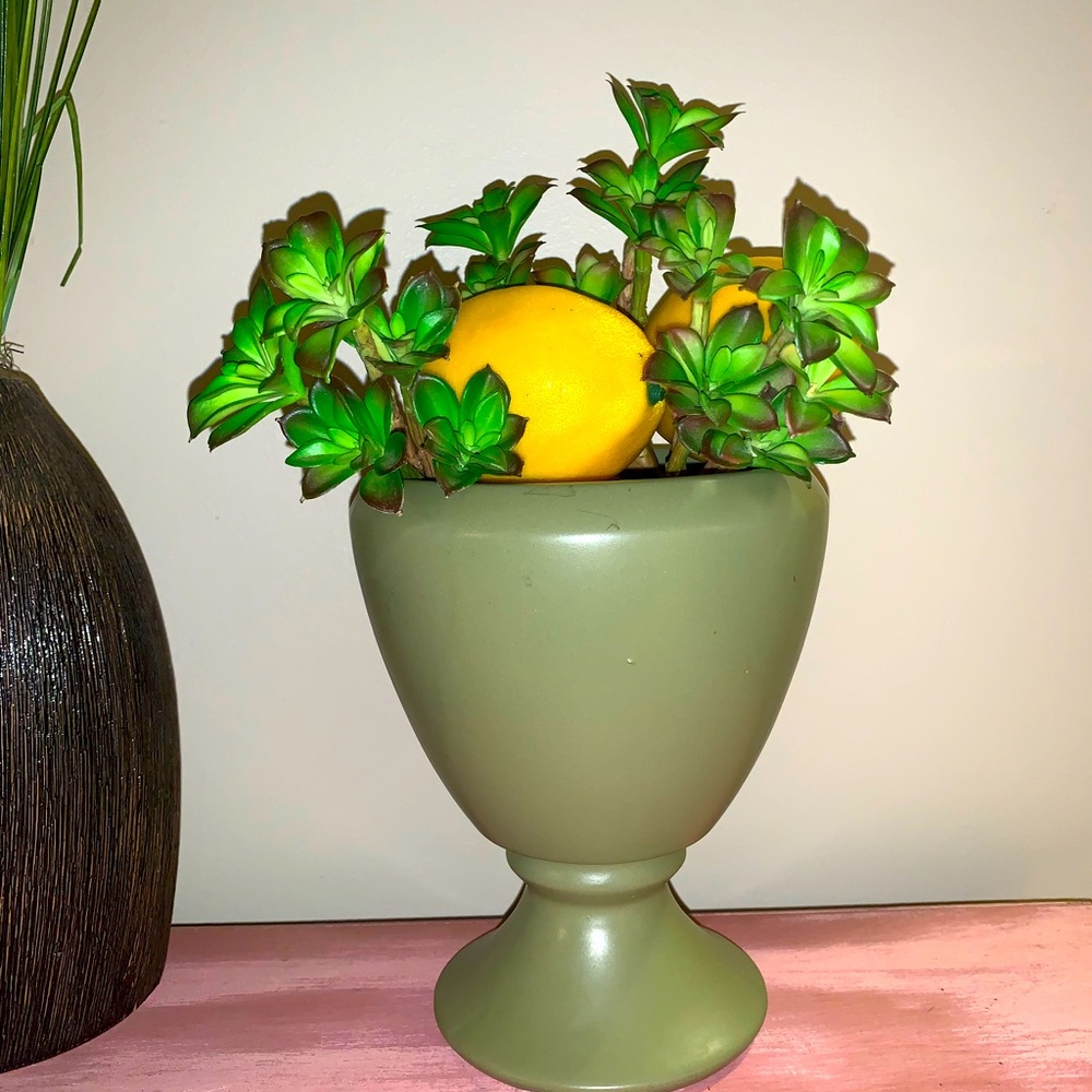 McCoy 1960’s Vintage Floraline green pottery vase. #433. rare find